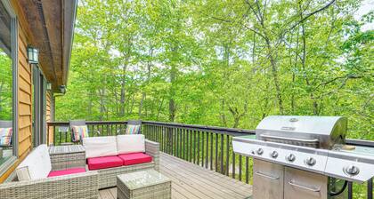 4 Mi to Massanutten Resort: Family Home w/ Views!