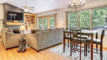 House (4 Bedrooms) | Interior