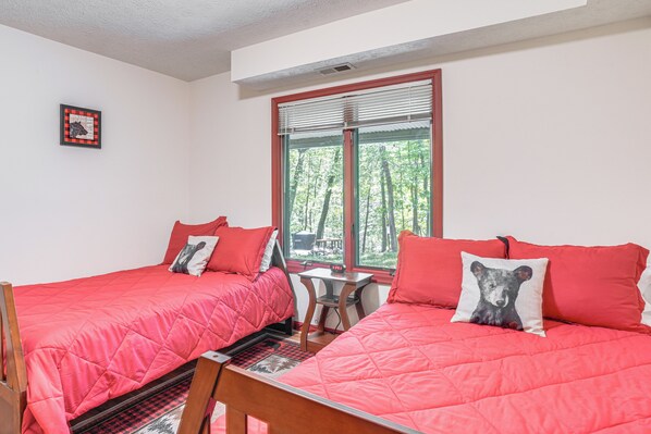 A room with two beds, each with red bedding and pillows, a small wooden table, and a window with blinds. - 4 Mi to Massanutten Resort: Family Home w/ Views! (McGaheysville)