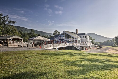 4 Mi to Massanutten Resort: Family Home w/ Views!