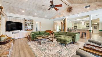 House (4 Bedrooms) | Interior