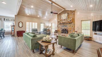 House (4 Bedrooms) | Interior