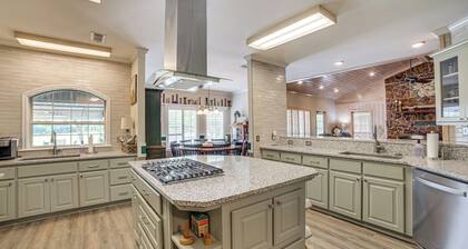 Tranquil Family Retreat: 4 Mi to Dtwn Winnsboro!