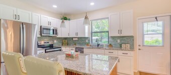 < 1 Mi to Lake Rousseau: Waterfront Home!