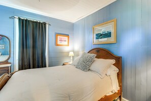 Interior - 10 Mi to Cape Lookout Ferry: Serene Coastal Escape (Marshallberg)