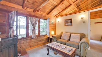 ุงูู
ูุดุฃุฉ ู
ู ุงูุฏุงุฎู