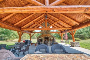 House (2 Bedrooms) | Interior - Steps to Beach: Lake Cabin Retreat in Levering! (Levering)