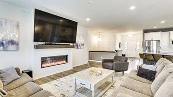 House (5 Bedrooms) | Interior