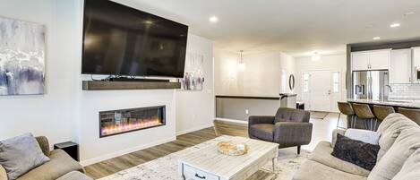 House (5 Bedrooms) | Interior