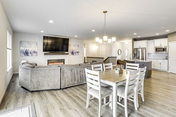 House (5 Bedrooms) | Interior