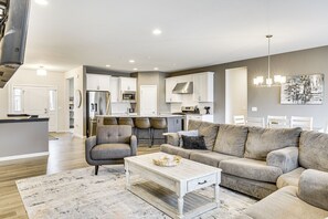 House (5 Bedrooms) | Interior