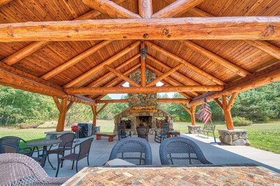 Steps to Lakefront: Dog-friendly Cabin in Levering