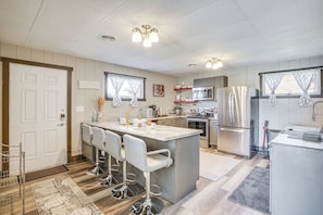 Interior - 9 Mi to Shore: Home w/ Hot Tub in Howards Grove! (Sheboygan)