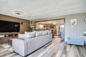 House (1 Bedroom) | Interior - 9 Mi to Shore: Home w/ Hot Tub in Howards Grove! (Sheboygan)