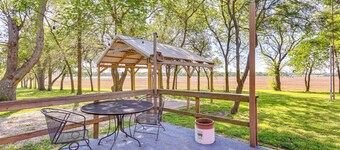Hunt & Fish: Peaceful Country Escape in Chapman!