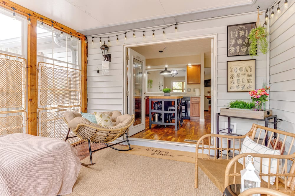 14 Mi to Dtwn Indy: Family Gem w/ Yard - New Palestine, IN