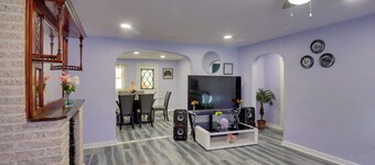 9 Mi to Hersheypark: Spacious Home w/ Deck
