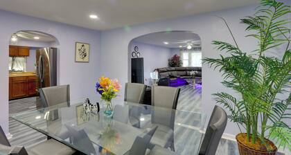 9 Mi to Hersheypark: Spacious Home w/ Deck