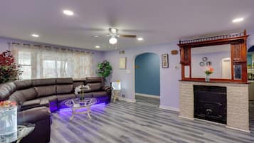 Apartemen (3 Bedrooms) | Bagian depan properti