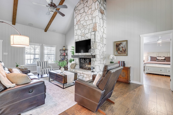 House (3 Bedrooms) | Interior - 3 Mi to Boerne Lake: Getaway w/ Deck & Yard! (Boerne)