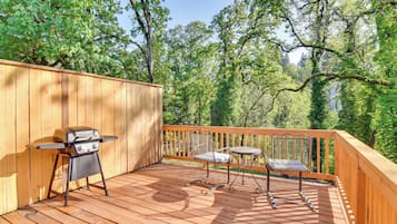 Apartment (3 Bedrooms) | Property grounds