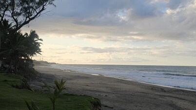 Casa ideal para familias y/o amigos de tres cuartos a pasos de la playa.