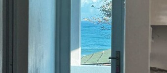 Ideal house for families and friends with 3 bedrooms just steps from the beach.