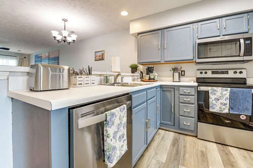 Condo w/ Pool & Hot Tub in Aberdeen Golf Villas!