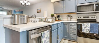 Condo w/ Pool & Hot Tub in Aberdeen Golf Villas!