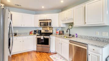 House (3 Bedrooms) | Interior