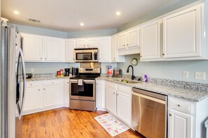 House (3 Bedrooms) | Interior