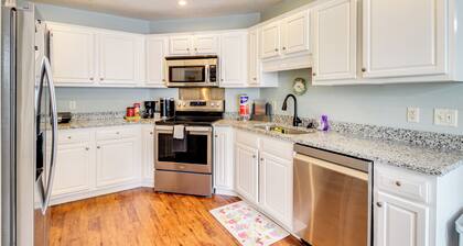 Deck & Yard: Savannah Area Retreat!