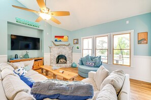 Interior - Hot Tub & Bay Views: Outer Banks Home (Kill Devil Hills)