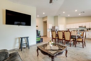 House (4 Bedrooms) | Interior - Mtn Views: Spacious Family Home in Casa Grande! (Casa Grande)