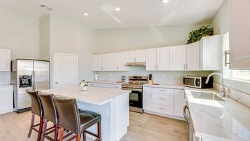 House (4 Bedrooms) | Interior