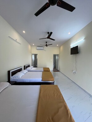 2 bedrooms, iron/ironing board, WiFi, bed sheets - Cozy house in fabulous Chikkamagaluru with AC, WiFi (Chikkamagaluru)