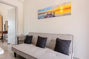 1 bedroom, desk, Internet - Seaview Serenity - Beachside Getaway (Trifylia)