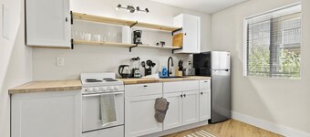 Hunstville Modern Studio Retreatsleeps 2