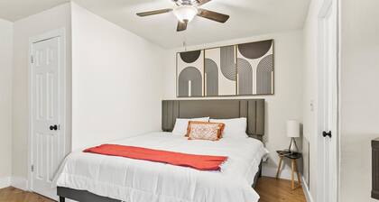 Hunstville Modern Studio Retreatsleeps 2
