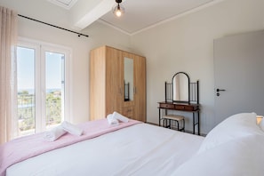 House - Seaview and Sunsets - Beachside Retreats (Trifylia)