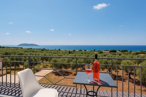 Apartment | 2 bedrooms, Internet - Seaview and Sunsets - Beachside Retreats (Trifylia)