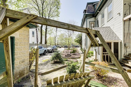 Explore Dtwn, Parks & Colleges: Cozy Worcester Apt