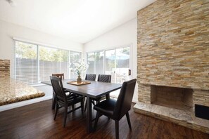 Dining - 4 bedroom Encanto family home (San Diego)