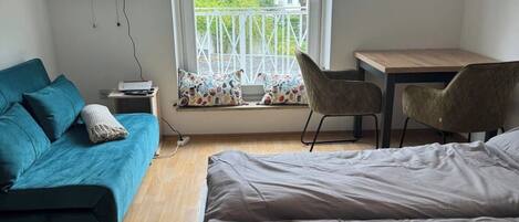 1 habitación, tabla de planchar con plancha, wifi y ropa de cama