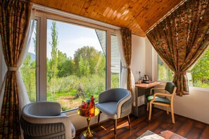 King Room | Garden view - Moustache Pahalgam (Anantnag)