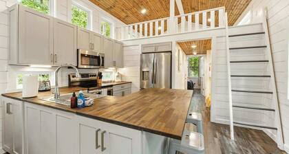 Bluebell Cottage with private fire pit!