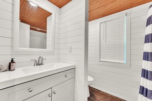 Een douche, handdoeken