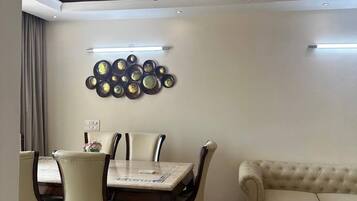 Apartment, 1 Schlafzimmer, barrierefrei, Raucher | Esszimmer