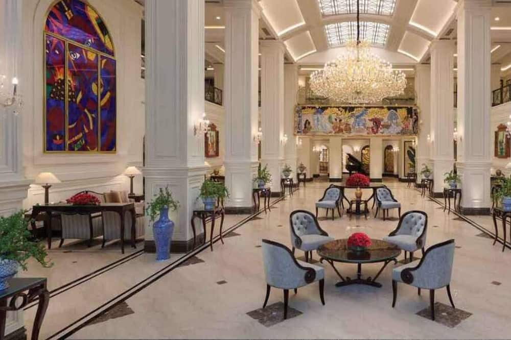 Luxurious Gurugram Apartment for Rent - Entire House With City & Garden Views