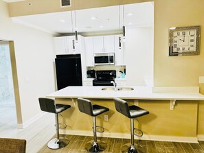 Mikrobølgeovn, ovn og kokeplater